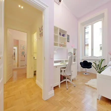 Spacious Prati For Families Apartman